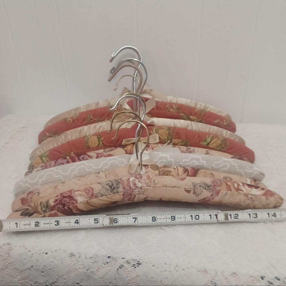 10 Padded Fabric Hangers - Picture 3 of 3